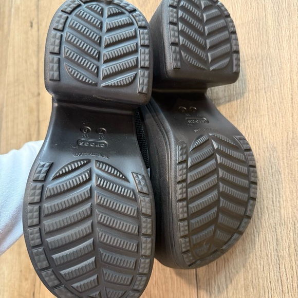 Women’s Size 9 Black Platform Crocs - Picture 4 of 6